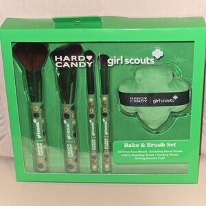 Hard Candy Girl Scouts Green Bake & Brush Set Makeup Tools Gift Set